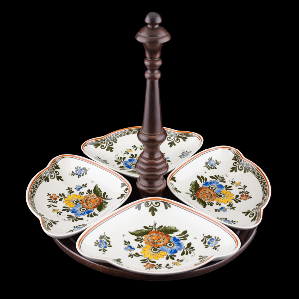 Villeroy & Boch Alt Amsterdam Wooden Roundel with Triangle Bowls